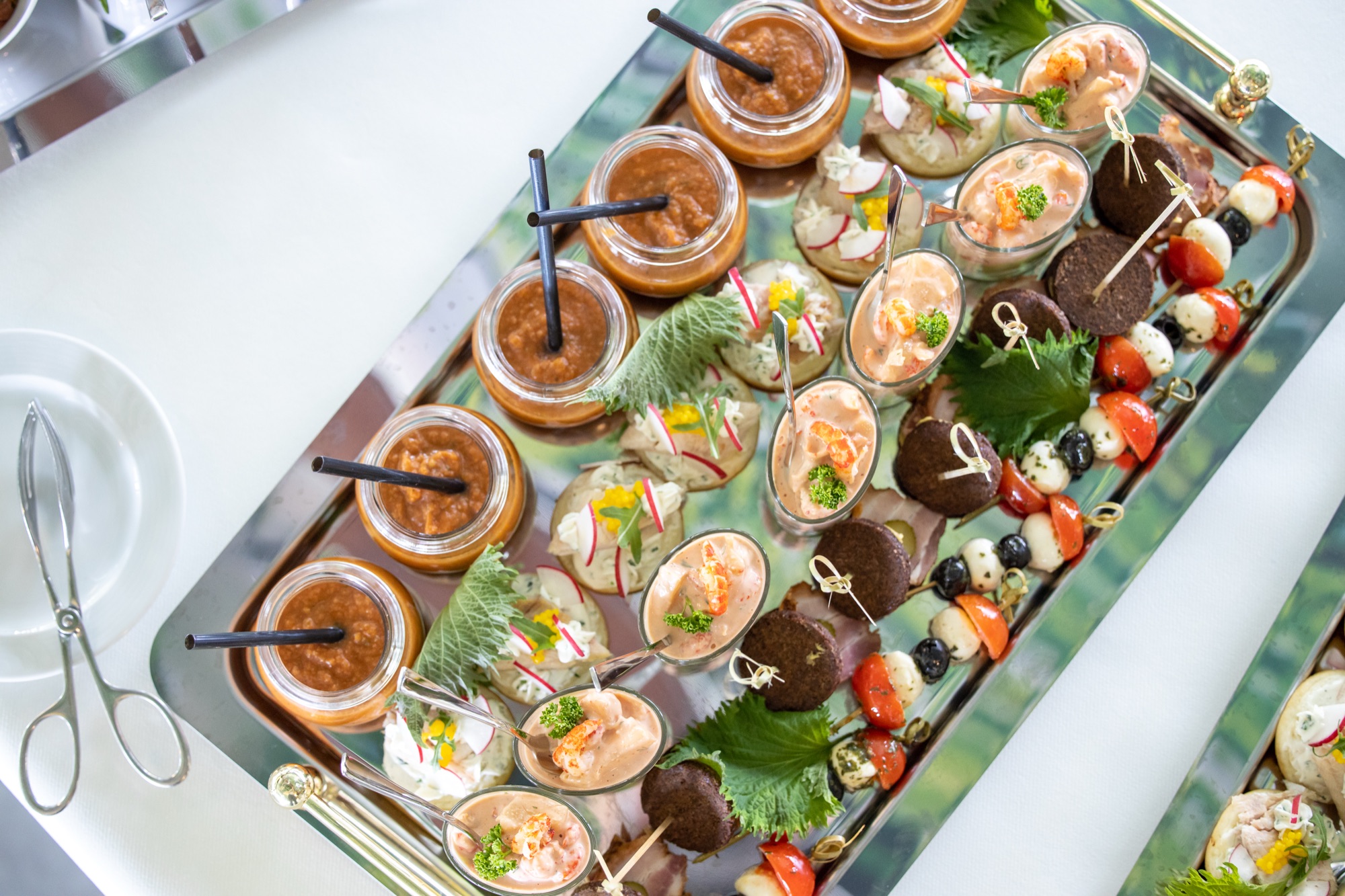 Plateau de canapés apéritifs au Signal de Bougy Events